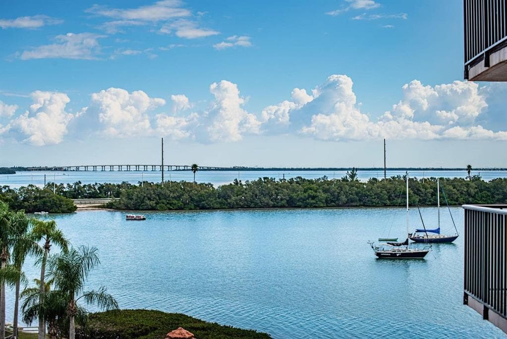 6295 BAHIA DEL MAR CIRCLE UNIT 505 ST PETERSBURG, FL 33715