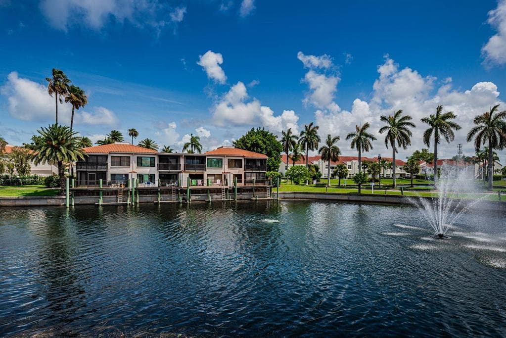 6294 BAHIA DEL MAR CIRCLE UNIT 114 ST PETERSBURG, FL 33715