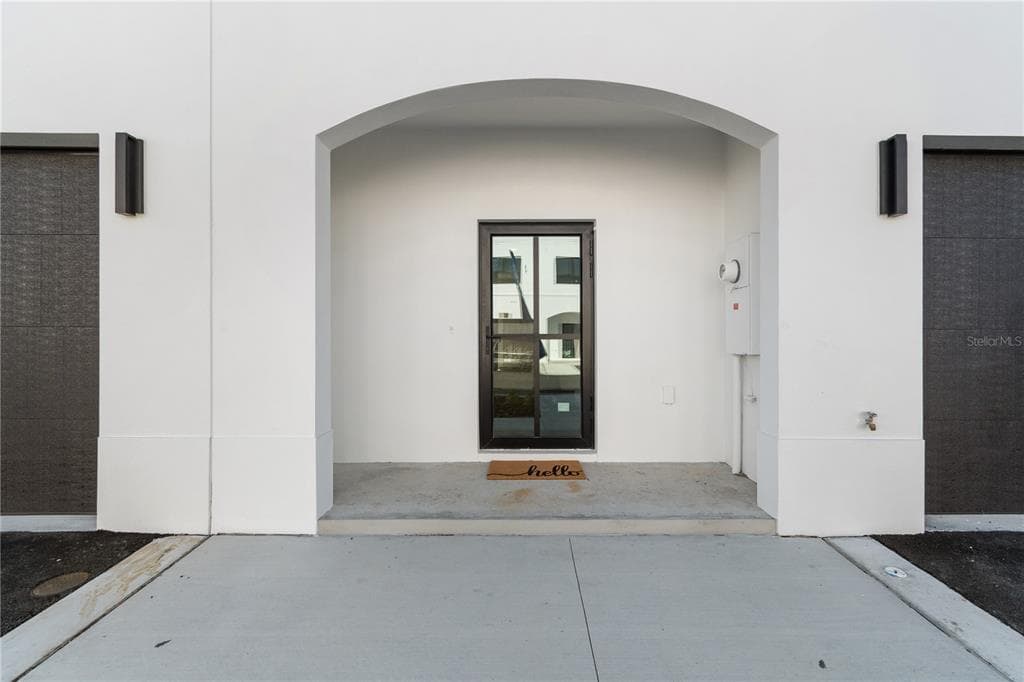 4348 CAMBIO GARDENS COURT TAMPA, FL 33610