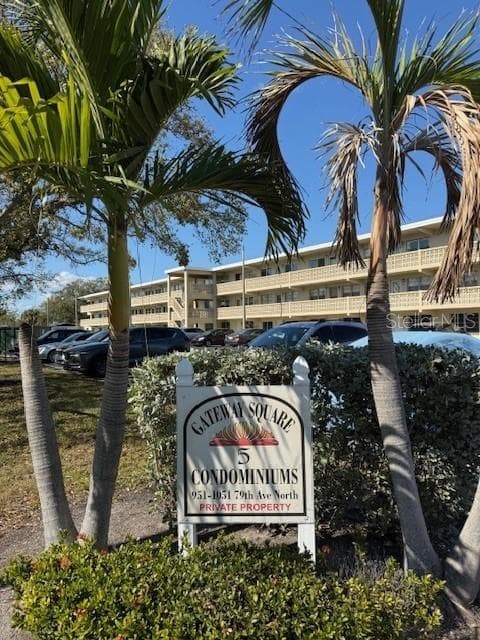 1051 79TH AVENUE N UNIT 202 ST PETERSBURG, FL 33702
