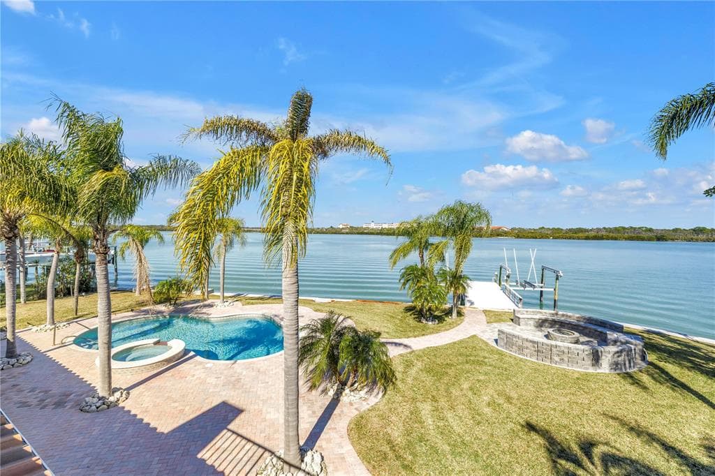 583 CRYSTAL DRIVE MADEIRA BEACH, FL 33708
