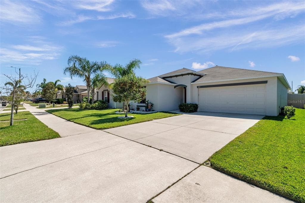 1615 REDMOND BROOK LANE RUSKIN, FL 33570