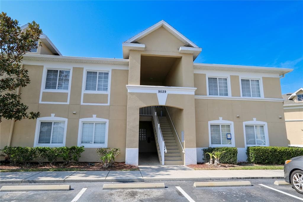 9529 NEWDALE WAY UNIT 201 RIVERVIEW, FL 33578