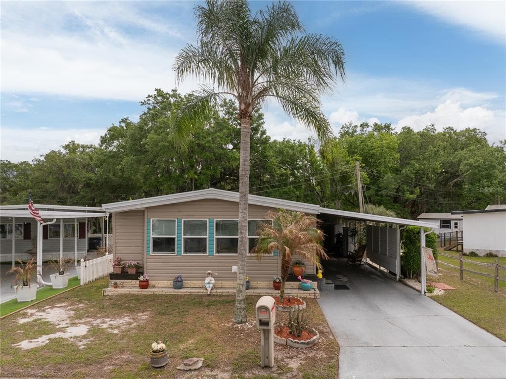 1934 BLUE LAKE DRIVE LAKELAND, FL 33801