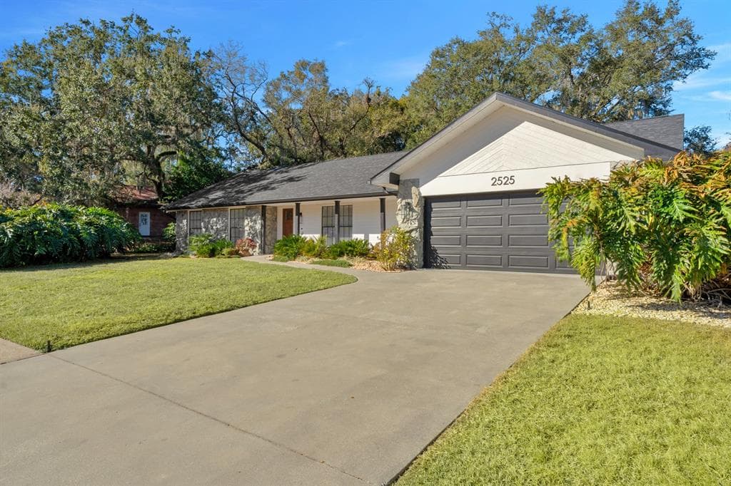 2525 LAURELWOOD LANE VALRICO, FL 33596