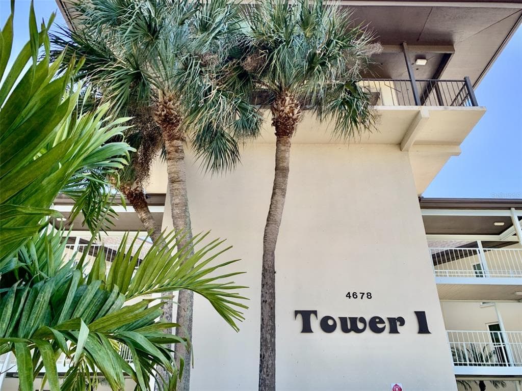 4678 MARINE PARKWAY UNIT 305 NEW PORT RICHEY, FL 34652
