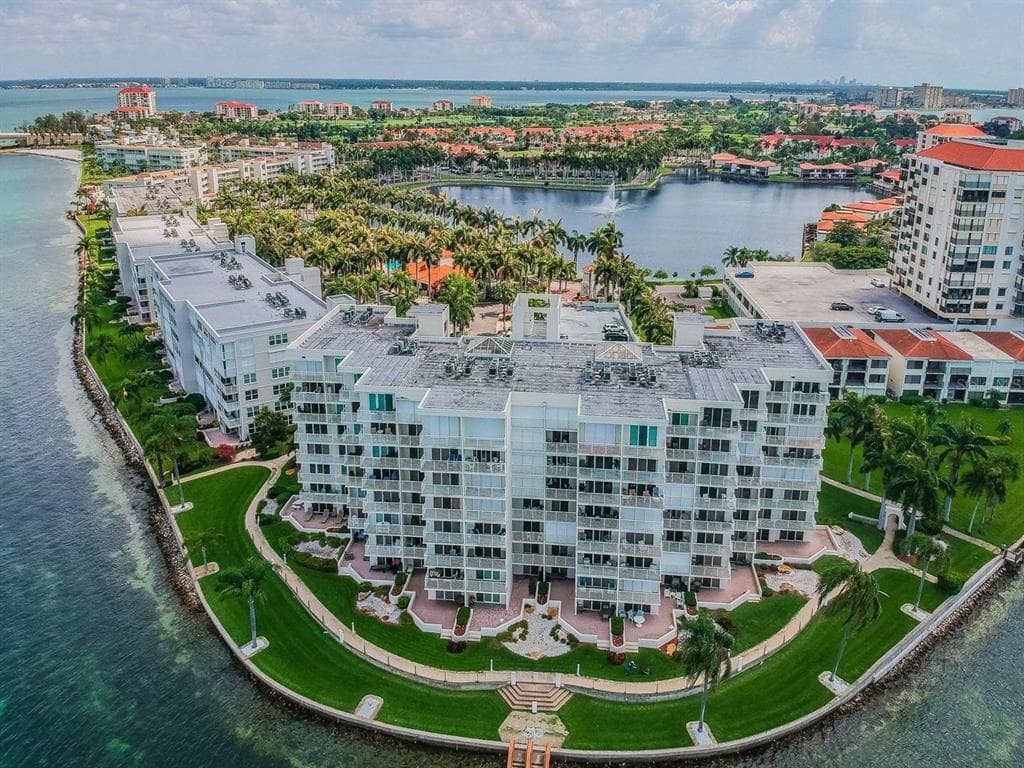 6105 BAHIA DEL MAR CIRCLE UNIT 287 ST PETERSBURG, FL 33715