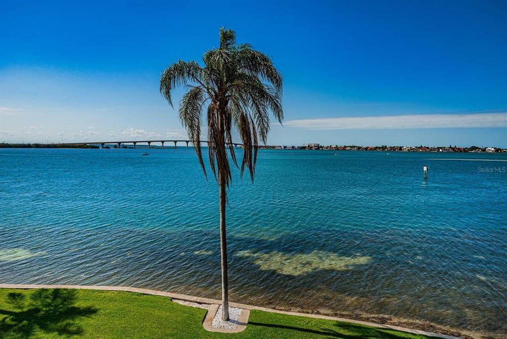 6105 BAHIA DEL MAR CIRCLE UNIT 382 ST PETERSBURG, FL 33715