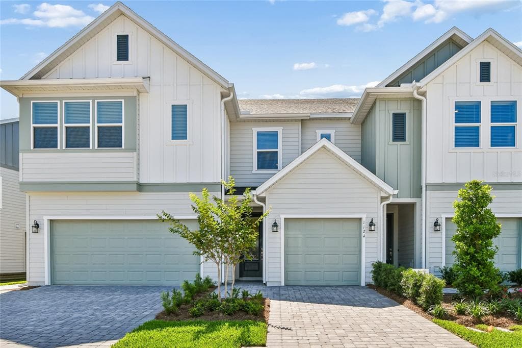 1124 WILD CREST LANE DAYTONA BEACH, FL 32117
