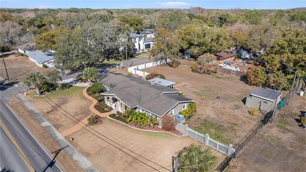 3909 HUDSON LANE TAMPA, FL 33618