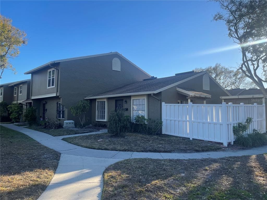 6912 CASA VERDE COURT TAMPA, FL 33615