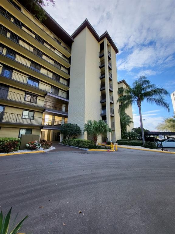 650 ISLAND WAY UNIT 408 CLEARWATER BEACH, FL 33767