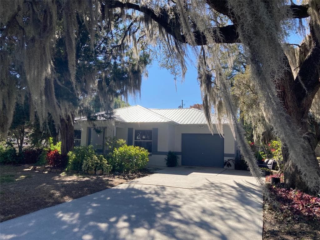 222 E POLK AVENUE LAKE WALES, FL 33853