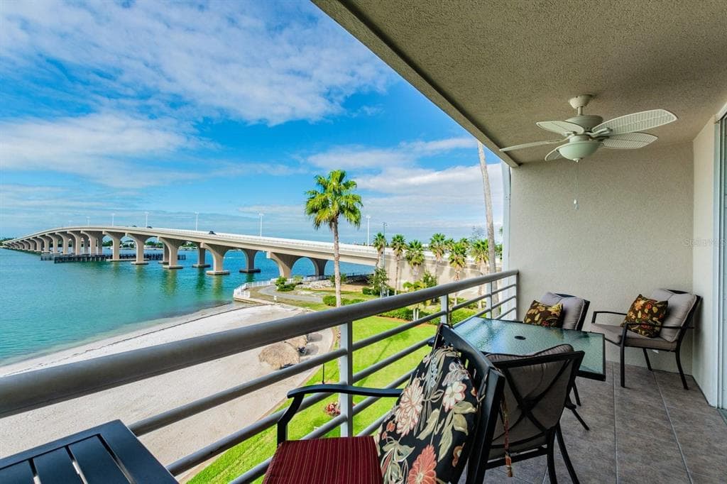 5701 BAHIA DEL MAR CIRCLE UNIT 403 ST PETERSBURG, FL 33715