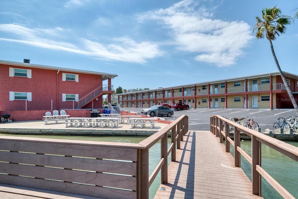 8565 W GULF BOULEVARD UNIT 17S TREASURE ISLAND, FL 33706
