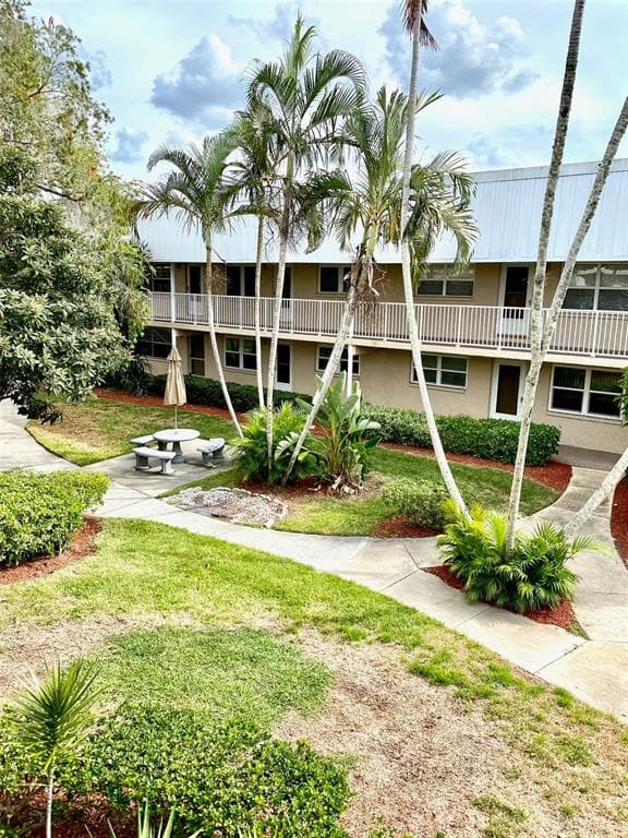 10032 65TH AVENUE N UNIT 17 ST PETERSBURG, FL 33708