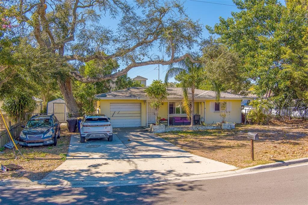 1300 S HILLCREST AVENUE CLEARWATER, FL 33756