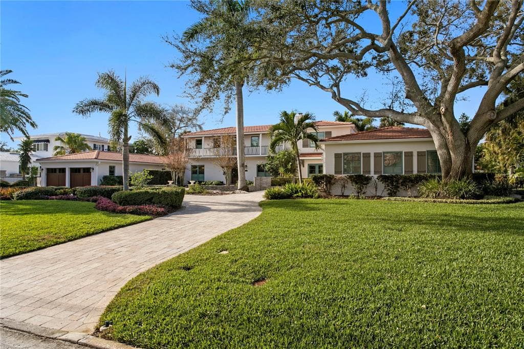 1237 BRIGHTWATERS BOULEVARD NE ST PETERSBURG, FL 33704
