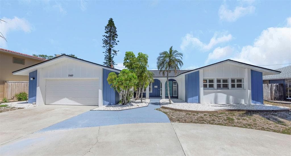 1949 DOLPHIN BOULEVARD S ST PETERSBURG, FL 33707
