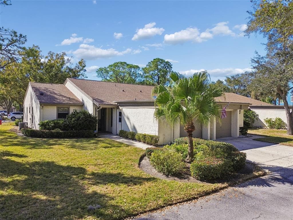2501 OAK CIRCLE UNIT 2501 TARPON SPRINGS, FL 34689