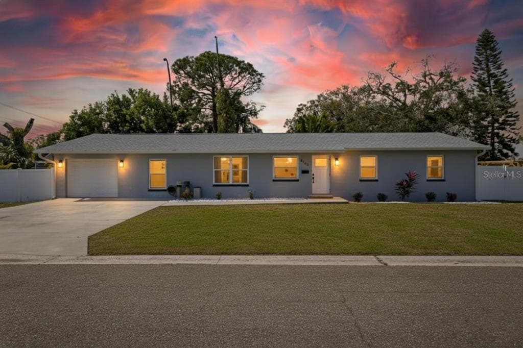 8050 CAROLYN STREET NE ST PETERSBURG, FL 33702