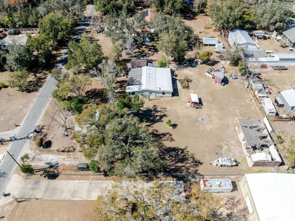 4004 AMBER ROAD VALRICO, FL 33594