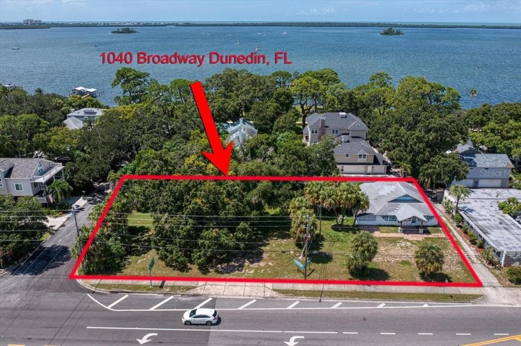 1040 BROADWAY DUNEDIN, FL 34698
