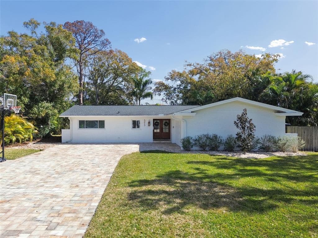 5213 VENETIAN BOULEVARD NE ST PETERSBURG, FL 33703