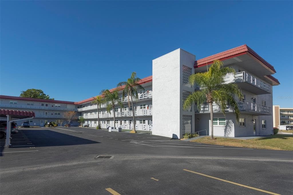 5660 80TH STREET N UNIT A202 ST PETERSBURG, FL 33709