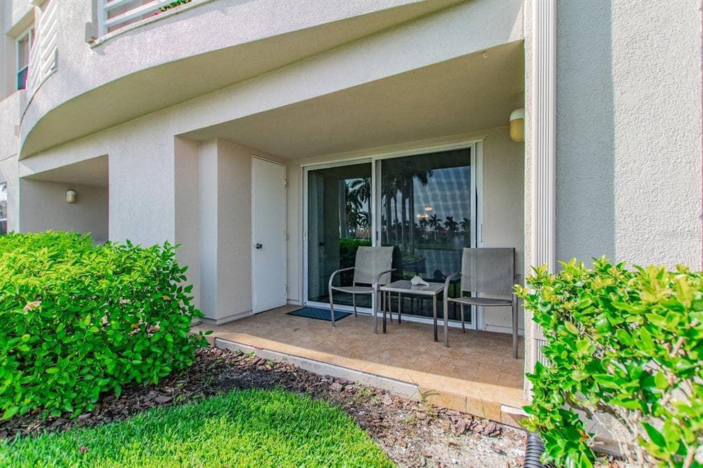 6100 BAHIA DEL MAR CIRCLE UNIT 103 ST PETERSBURG, FL 33715