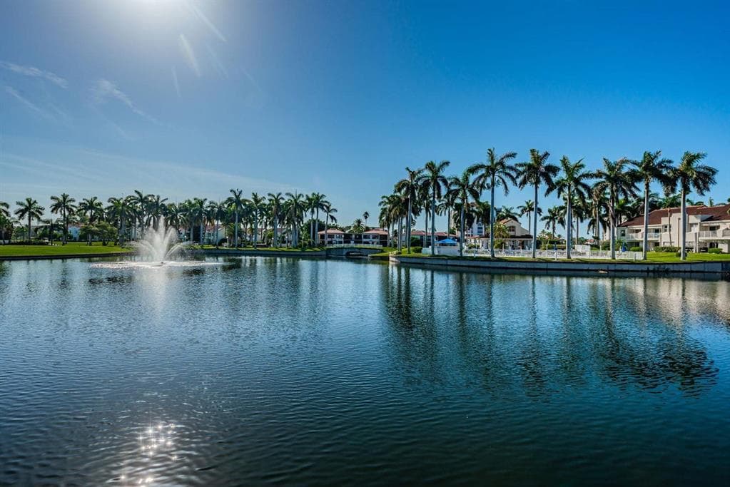 6050 BAHIA DEL MAR CIRCLE UNIT 120 ST PETERSBURG, FL 33715