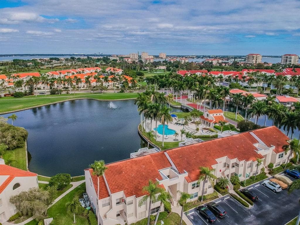 5900 BAHIA DEL MAR CIRCLE UNIT 138 ST PETERSBURG, FL 33715