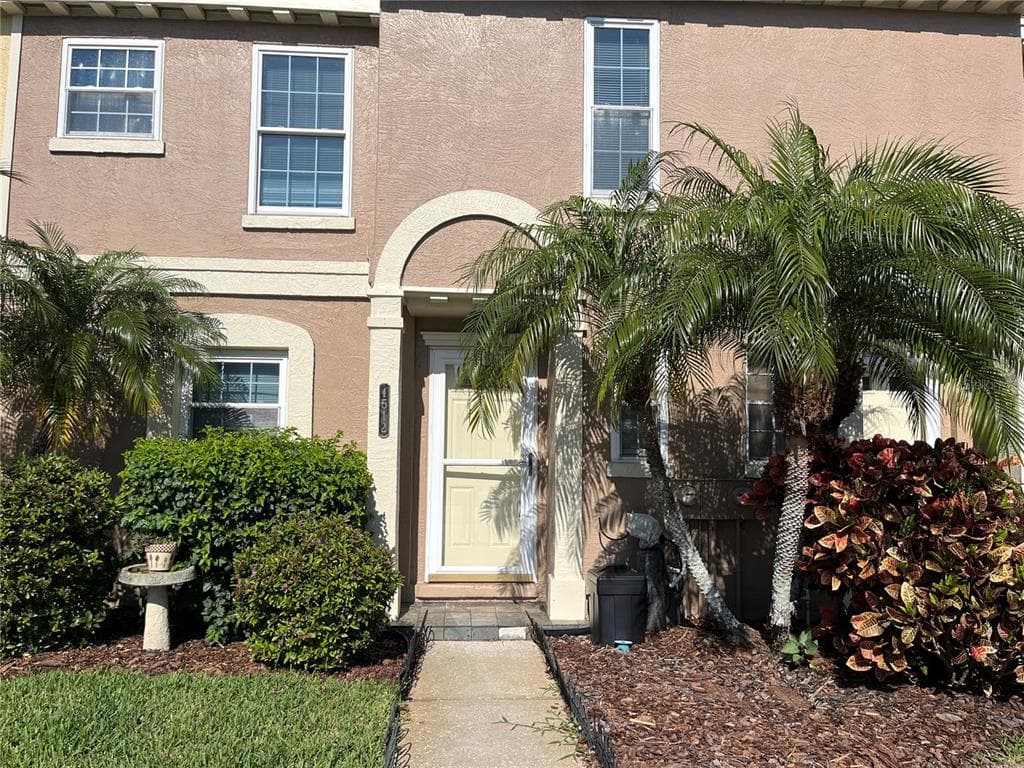 1512 CHATEAUX DE VILLE COURT CLEARWATER, FL 33764