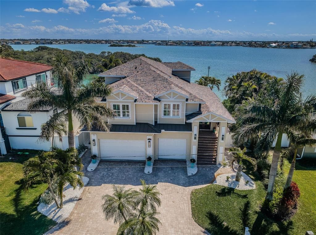 709 HARBOR DRIVE BELLEAIR BEACH, FL 33786