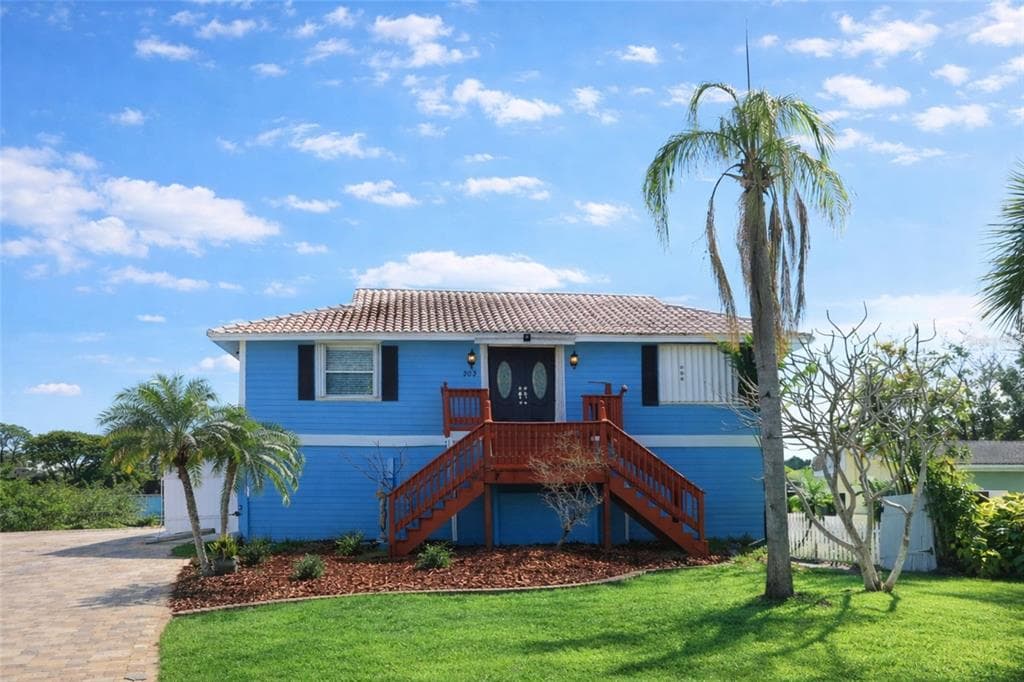 303 LAGOON DRIVE