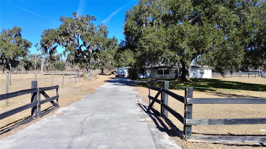 632 W KEYSVILLE ROAD PLANT CITY, FL 33567