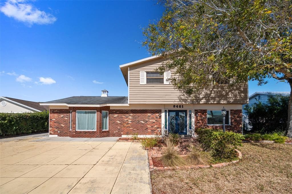 8461 FLAGSTONE DRIVE TAMPA, FL 33615