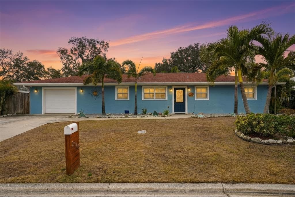 2166 LANAI AVENUE BELLEAIR BLUFFS, FL 33770