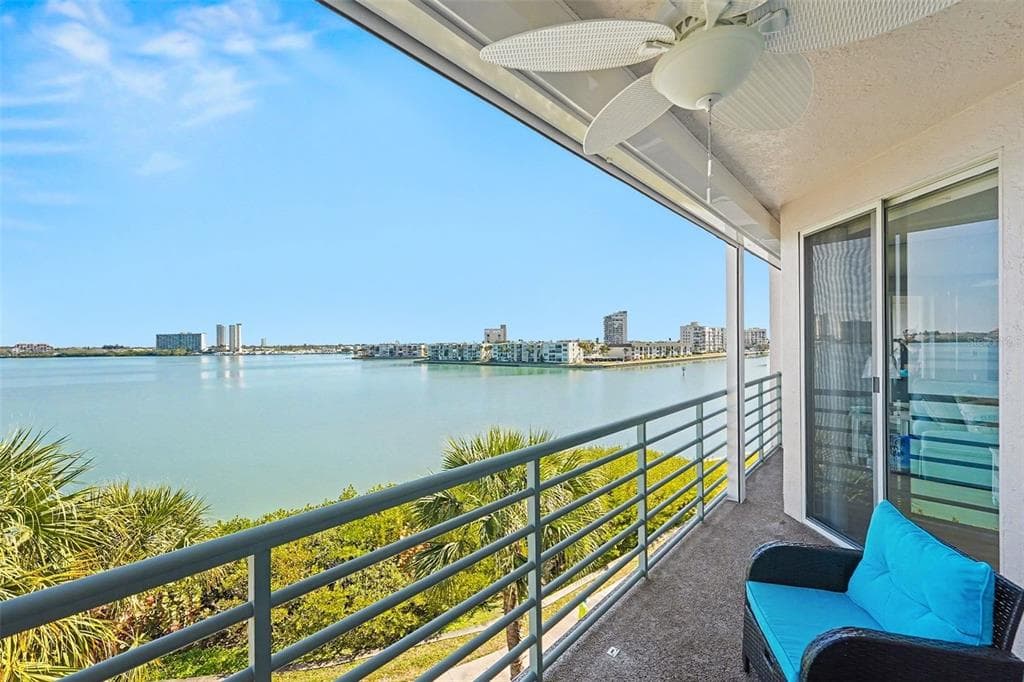 8021 SAILBOAT KEY BOULEVARD S UNIT 304 ST PETE BEACH, FL 33707