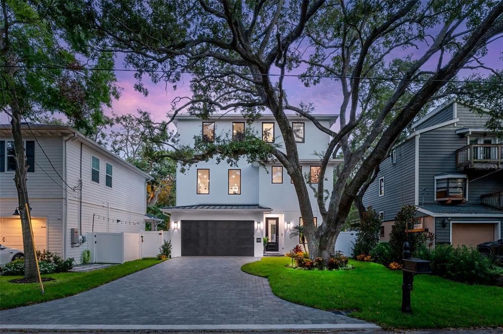 3228 W OAKELLAR AVENUE TAMPA, FL 33611