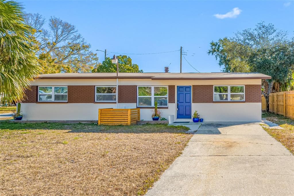 4931 HALIFAX DRIVE TAMPA, FL 33615