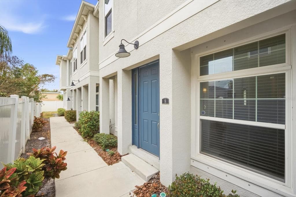 115 N ARRAWANA AVENUE UNIT 8 TAMPA, FL 33609
