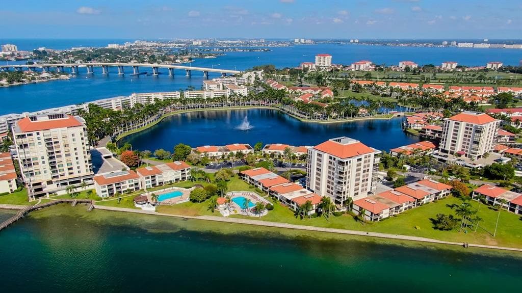 6290 BAHIA DEL MAR CIRCLE UNIT 5 ST PETERSBURG, FL 33715