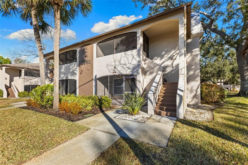 2990 BONAVENTURE CIRCLE UNIT 103 PALM HARBOR, FL 34684