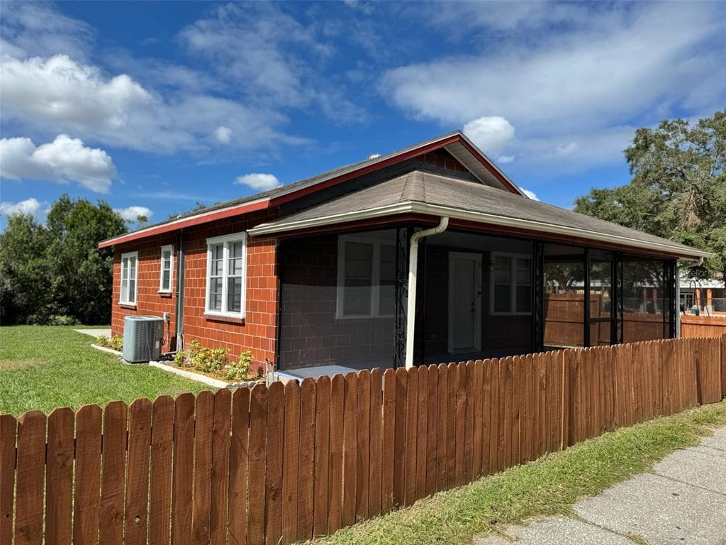 8516 N 12TH STREET TAMPA, FL 33604
