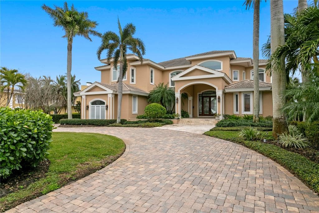 1737 BRIGHTWATERS BOULEVARD NE ST PETERSBURG, FL 33704