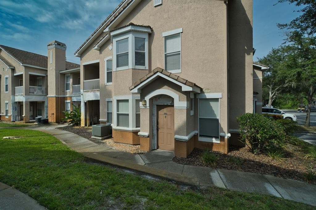 18118 VILLA CREEK DRIVE UNIT N/A TAMPA, FL 33647