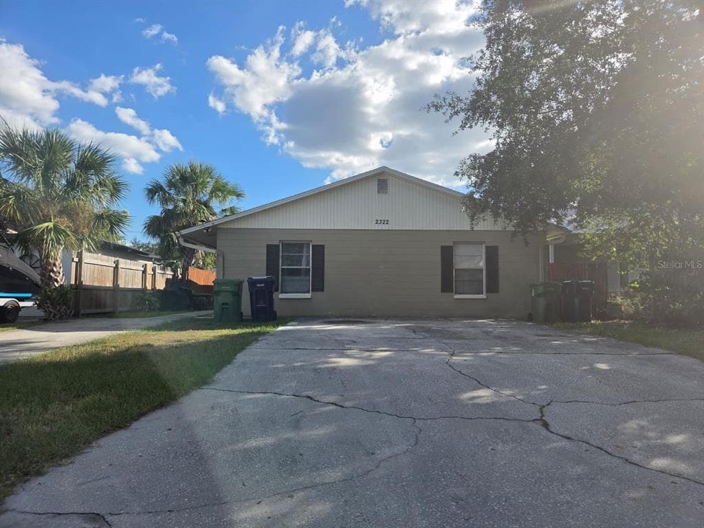 2322 W SAINT JOHN STREET UNIT B TAMPA, FL 33607