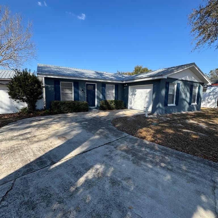 1821 KIM ACRES LANE