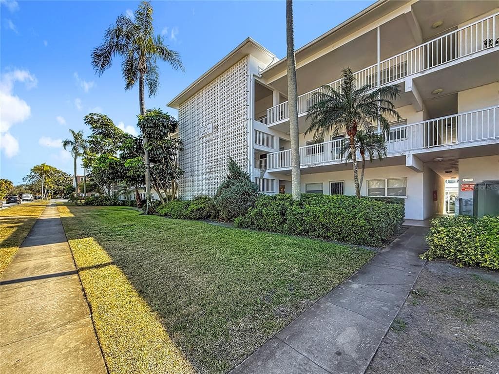 5150 10TH AVENUE N UNIT 107 ST PETERSBURG, FL 33710